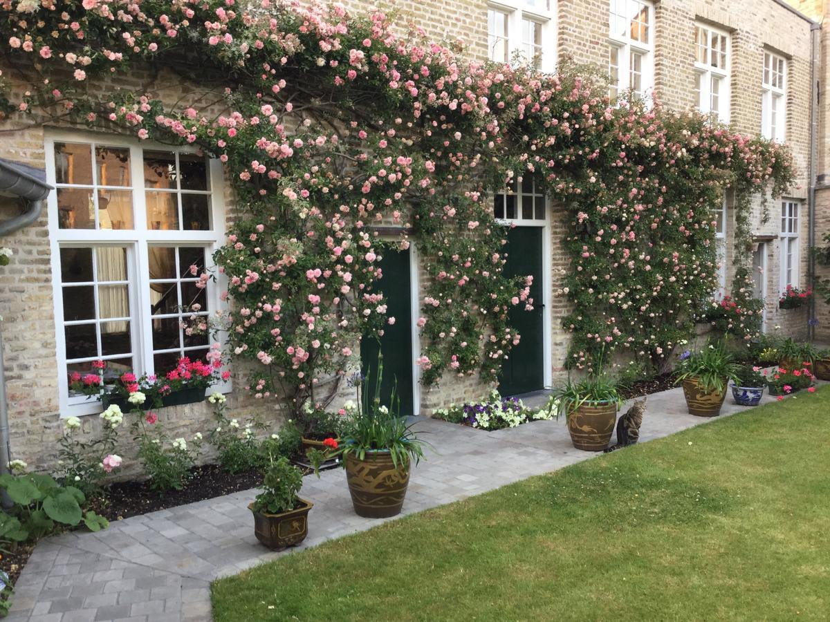 B&B Auberge De Klasse Veurne Buitenkant foto